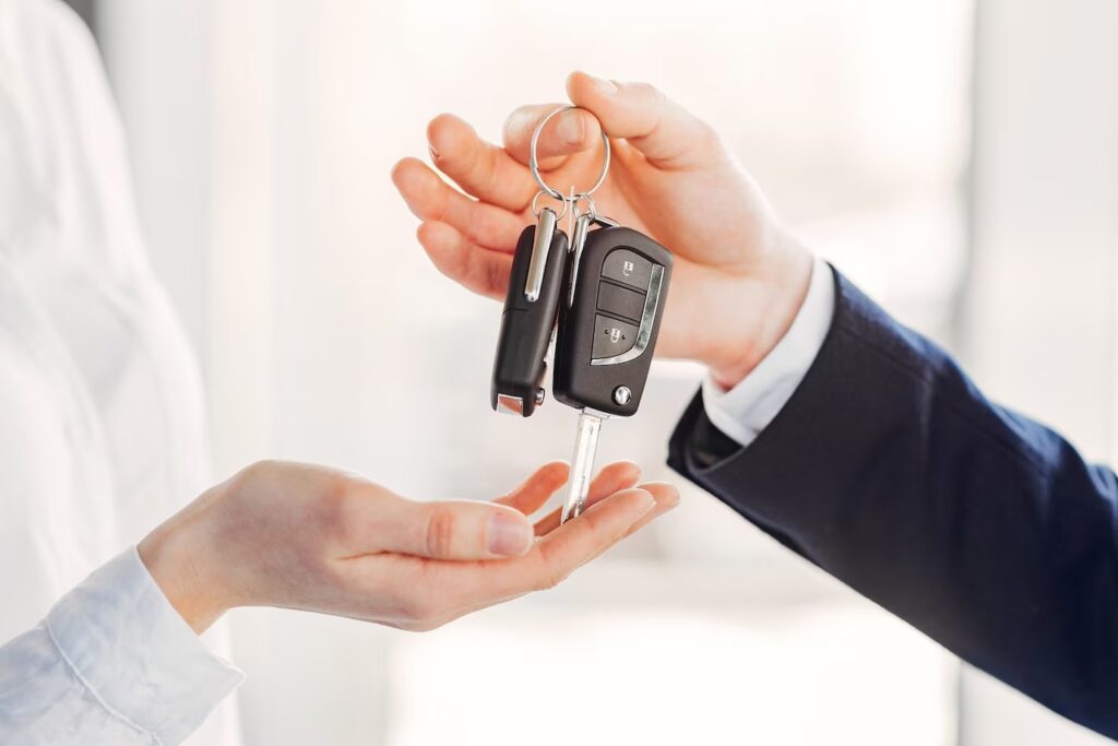 mulher elegante e elegante em um salao de beleza do carro 1157 20980